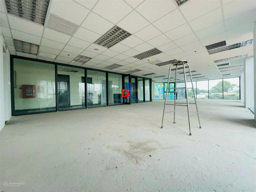 Building cho thuê đường hoàng việt, phường 4, dt 12x20m, 2 hầm  9 tầng, dtsd 1750m2, pccc đầy đủ