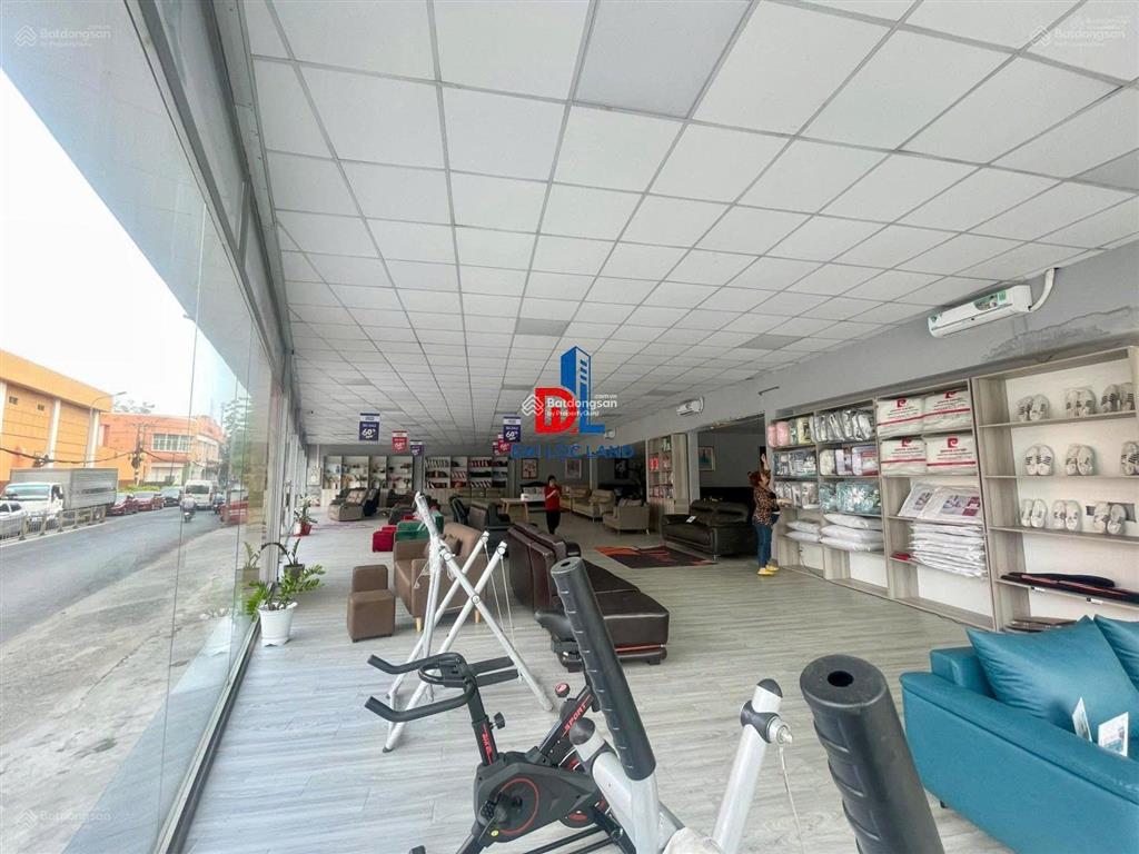 Siểu phẩm vị trí căn góc 2 mt cộng hòa, phường 4. dt 15x30m. 1 trệt  1 lầu. dtsd 1000m2