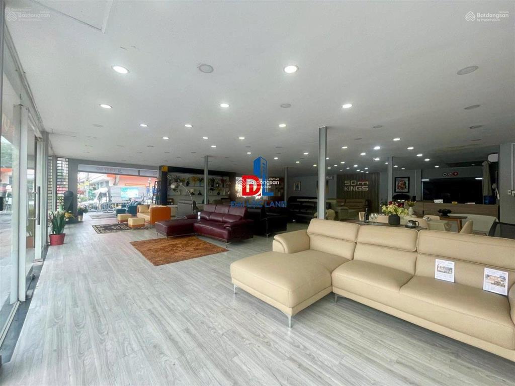 Siểu phẩm vị trí căn góc 2 mt cộng hòa, phường 4. dt 15x30m. 1 trệt  1 lầu. dtsd 1000m2