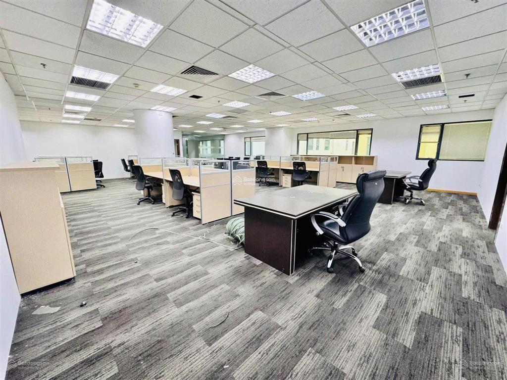 Cho thuê nguyên tòa mt nguyễn cửu vân, phường 17, dt 8x25m. hầm  trệt  lửng  4 lầu. pccc đầy đủ