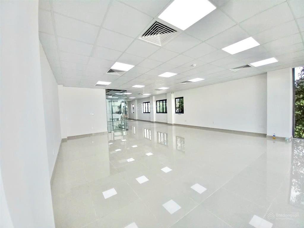 Cho thuê nguyên tòa khu sân bay, phường 2. dt 9x18m. hầm, trệt, 4 lầu. sàn trống suốt. sẵn pccc