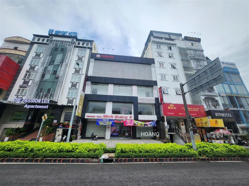 Cho thuê nguyên căn mt đường cộng hòa đoạn đẹp ngay lăng cha cả. dt 15x16m. trệt 3 lầu suốt.
