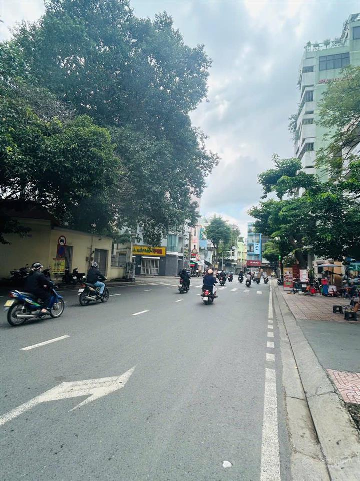 Cho thuê nguyên tòa đường đào duy anh, phường 9. dt 14x16m. hầm  trệt  5 lầu. pccc đủ