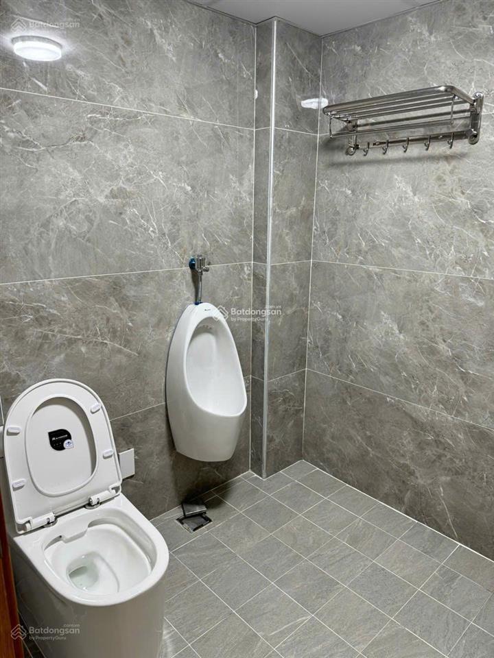 Cho thuê nguyên tòa đường đồng nai, phường 2, ngay sân bay. dt 11x25m. hầm, trệt, 4 lầu. sàn suốt