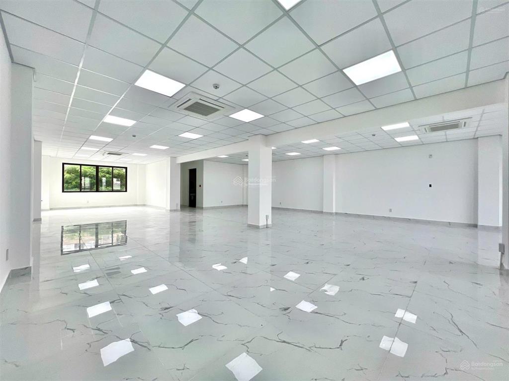 Cho thuê nguyên tòa mt đường bàu cát đôi, phường 14. dtl 10x20m. hầm  6 tầng. pccc, sàn suốt.