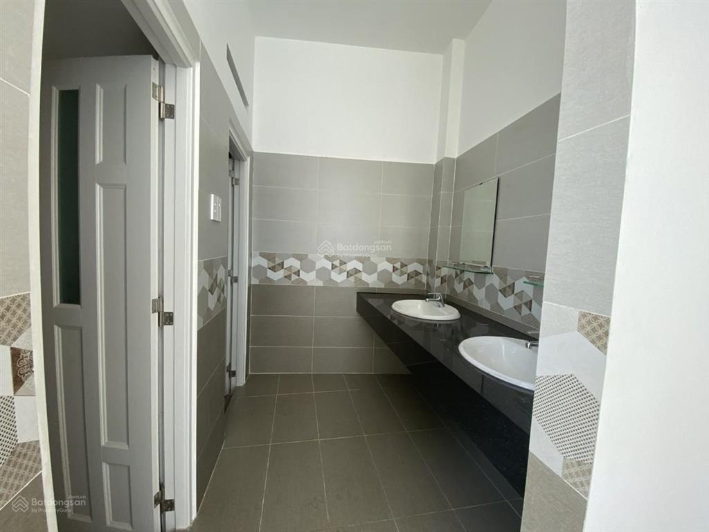 Nhà nguyên căn mt đường trần huy liệu, phường 8. dt 7x17m. trệt  4 lầu sân thượng. thang máy