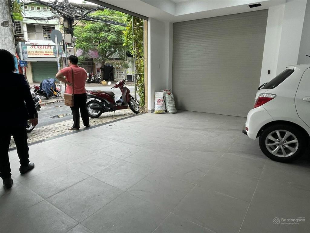 Nhà nguyên căn mt đường trần huy liệu, phường 8. dt 7x17m. trệt  4 lầu sân thượng. thang máy