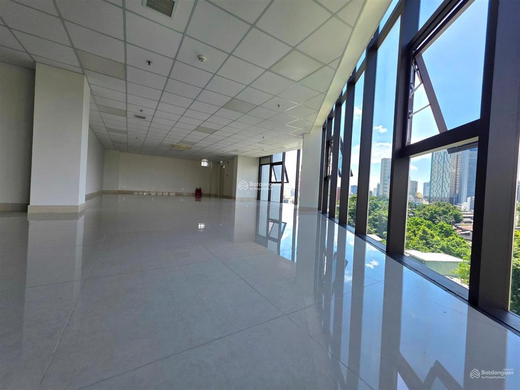 Tòa nhà vị trí đẹp đường hoàng hoa thám, phường 7. dt 10x25m. hầm  7 tầng. pccc đầy đủ