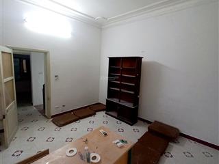 Chính chủ cần cho thuê nguyên căn nhà 4 tầng khu chia lô phố ngọc khánh  nguyễn công hoan  bđ .