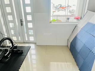 Cho thuê phòng ngay trung tâm quận 1 có cửa sổ, ban công thoáng mát, sạch sẽ