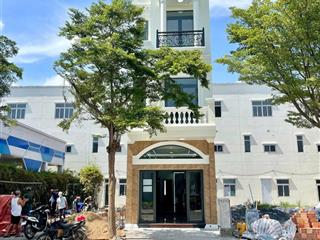 Nhà phố đẹp tại iconcentral full nội thất dọn vào ở ngay nhà mới xây