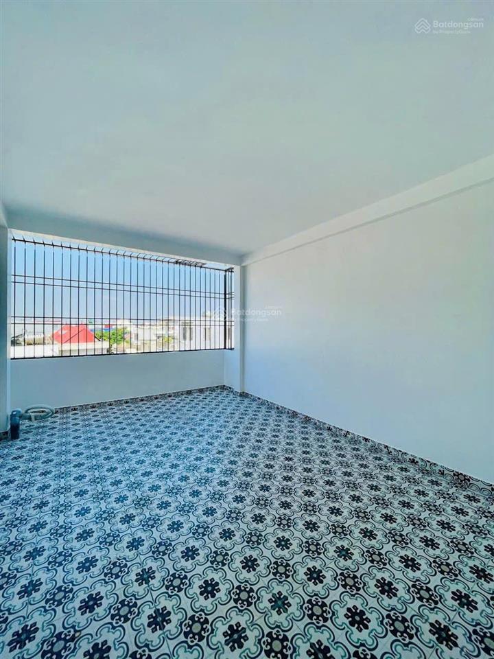 Nhà thiên lôi  vĩnh niệm, 141m 4 tầng, sân cổng, thang máy, giá 8.9 tỉ