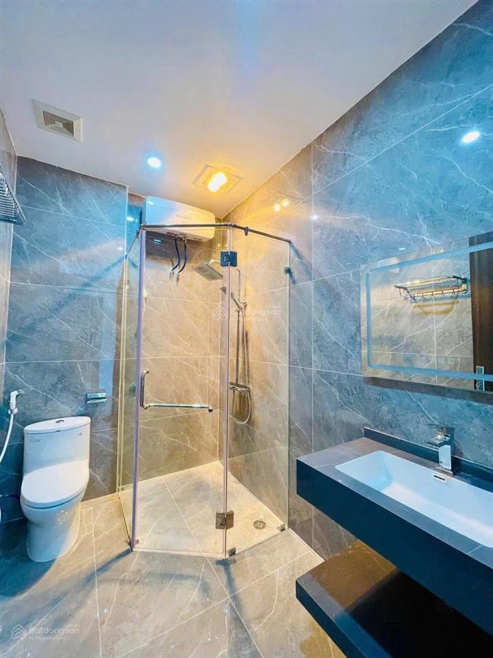 Nhà thiên lôi  vĩnh niệm, 141m 4 tầng, sân cổng, thang máy, giá 8.9 tỉ