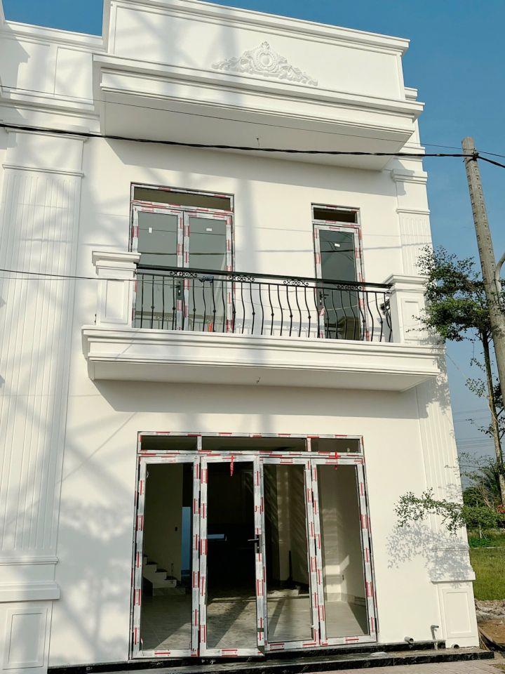 Nhà 1 trệt 1 lầu khu dân cư an ninh gần thị trấn Tân Hiệp