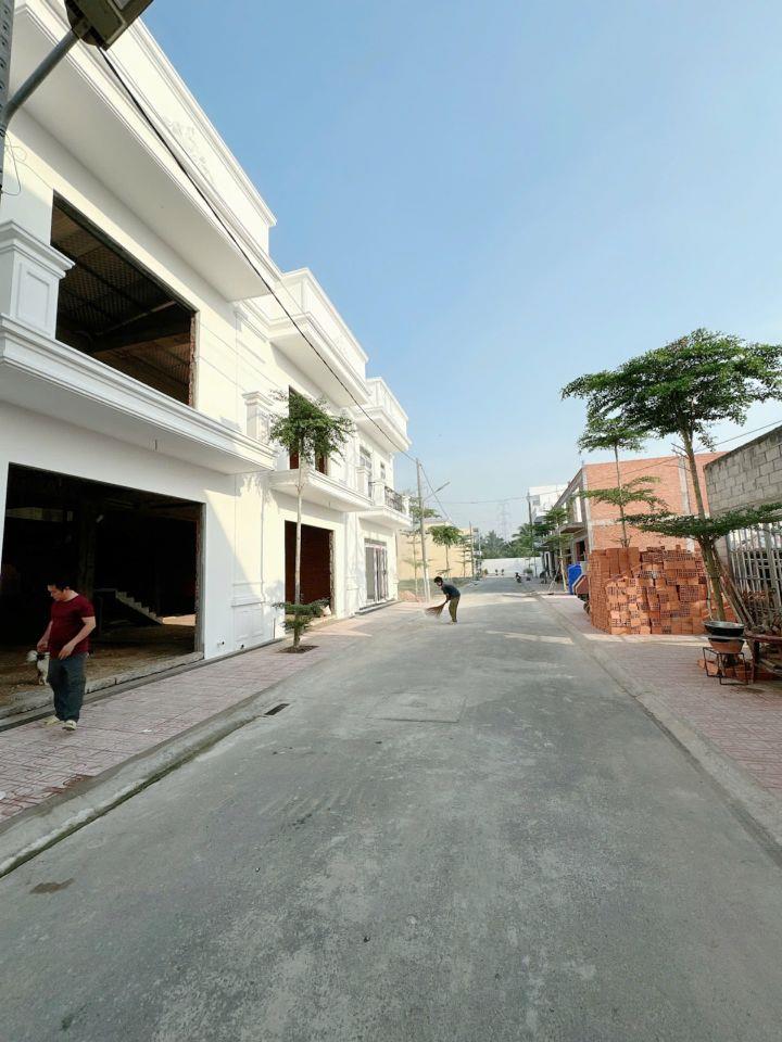 Nhà 1 trệt 1 lầu khu dân cư an ninh gần thị trấn Tân Hiệp