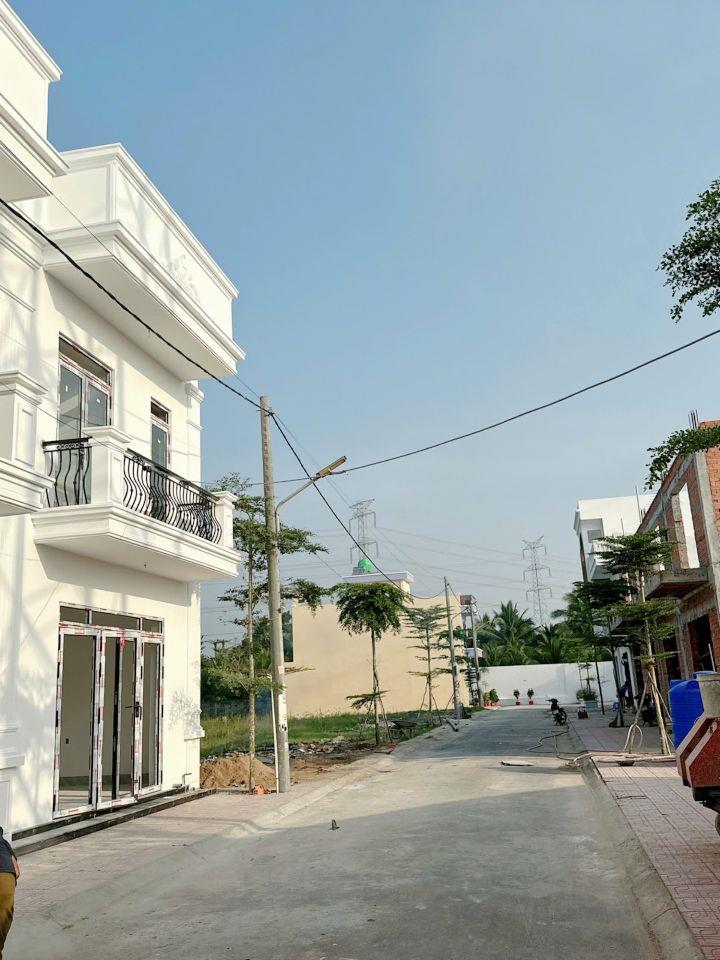 Nhà 1 trệt 1 lầu khu dân cư an ninh gần thị trấn Tân Hiệp