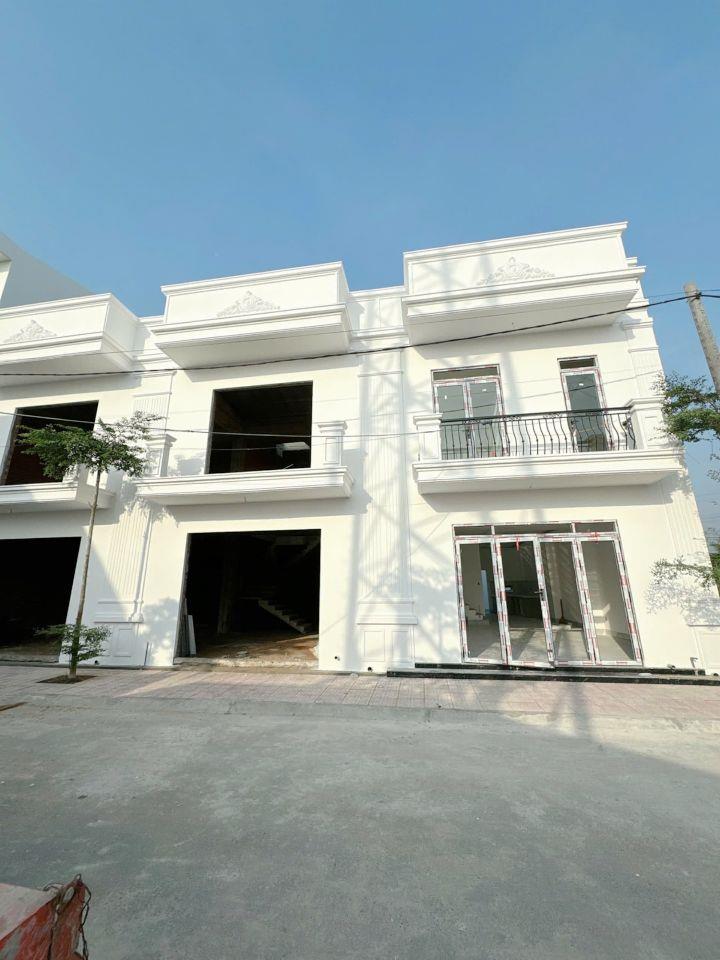 Nhà 1 trệt 1 lầu khu dân cư an ninh gần thị trấn Tân Hiệp