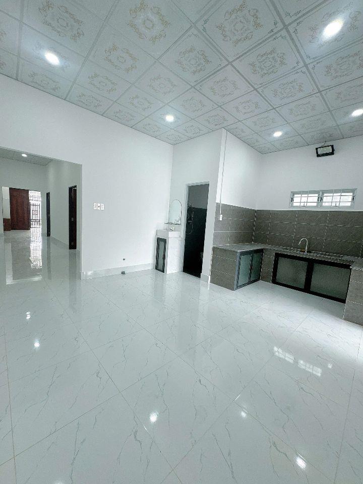 Bán nhà cấp 4 mới xây phường Phú Khương,cách Nguyễn Huệ 150m