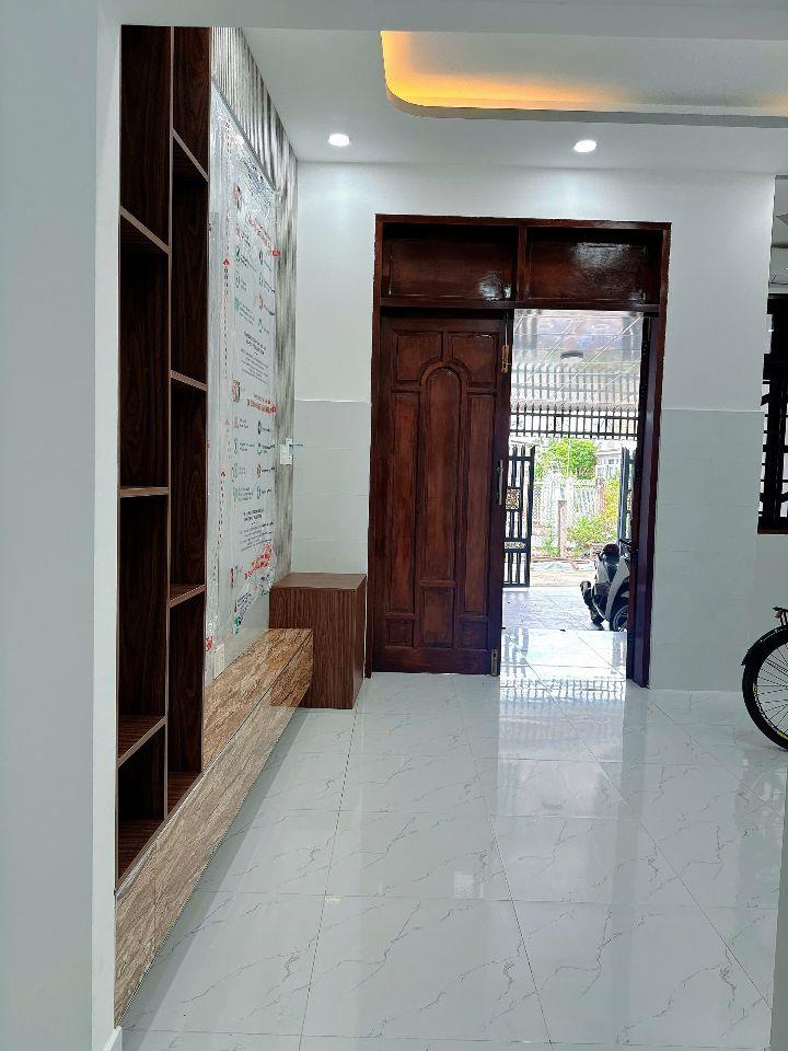 Bán nhà cấp 4 mới xây phường Phú Khương,cách Nguyễn Huệ 150m