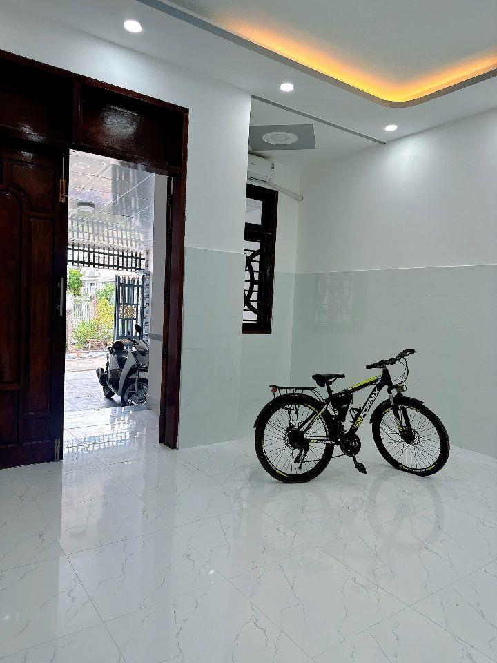 Bán nhà cấp 4 mới xây phường Phú Khương,cách Nguyễn Huệ 150m