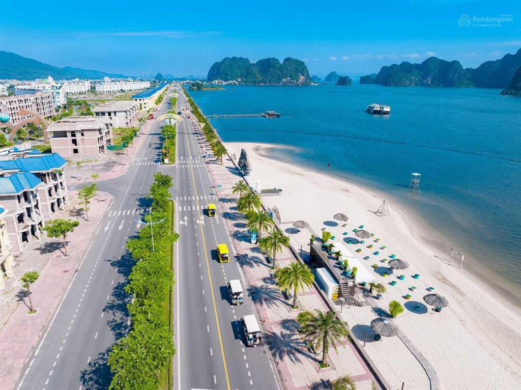 Biệt thự mặt biển 1 căn gần bãi tắm cả đất và xây dựng 7xtr/m2 sổ ngay.  0989 487 ***