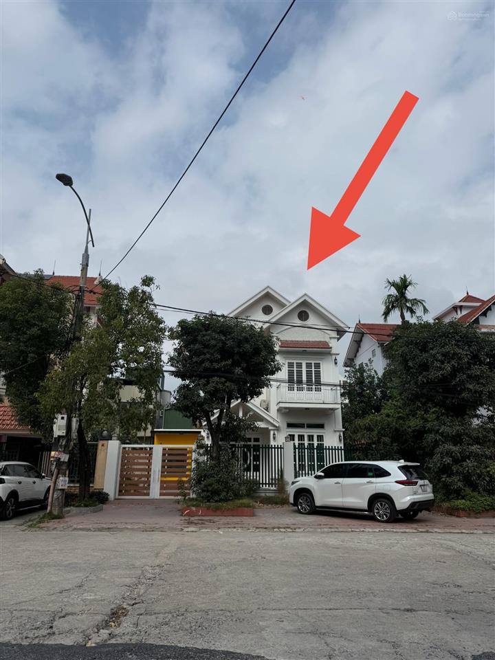 Cần bán căn biệt thự sân vườn đường lớn hướng nam, sát khu tắm khoáng nóng onsen  0989 487 ***