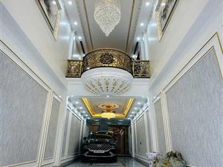 Nhà 65m2 xây 8tầng, thang máy, gara 2 ô tô, full nội thất gần vinhomes riverside, long biên 21.5 tỷ