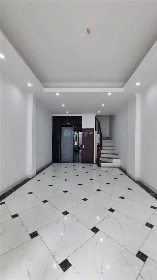 Nhà 61m xây 6 tầng, thang máy, sân để ô tô đường rộng ô tô tránh phố tư đình, long biên, hn 15.3 tỷ