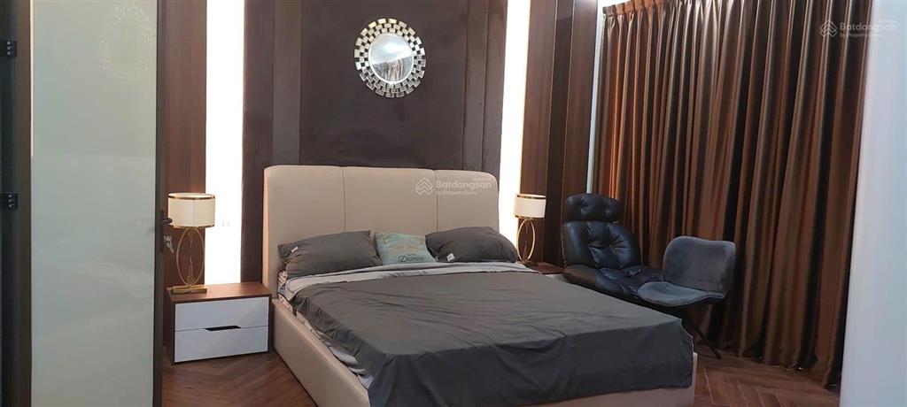 Nhà 132m2 xây 6 tầng, thang máy, gara 4 ô tô, full nội thất chỉ 20m ra phố nguyễn văn cừ, long biên