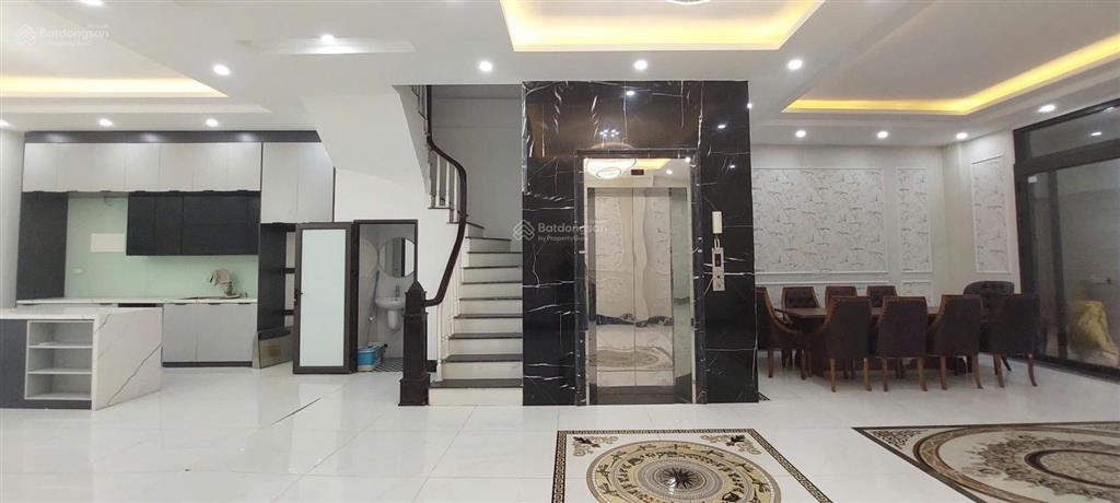 Nhà 132m2 xây 6 tầng, thang máy, gara 4 ô tô, full nội thất chỉ 20m ra phố nguyễn văn cừ, long biên