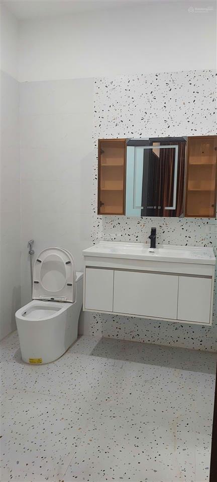 Nhà 132m2 xây 6 tầng, thang máy, gara 4 ô tô, full nội thất chỉ 20m ra phố nguyễn văn cừ, long biên