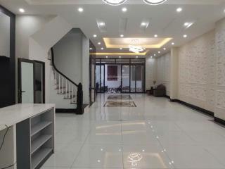 Nhà 132m2 xây 6 tầng, thang máy, gara 4 ô tô, full nội thất chỉ 20m ra phố nguyễn văn cừ, long biên