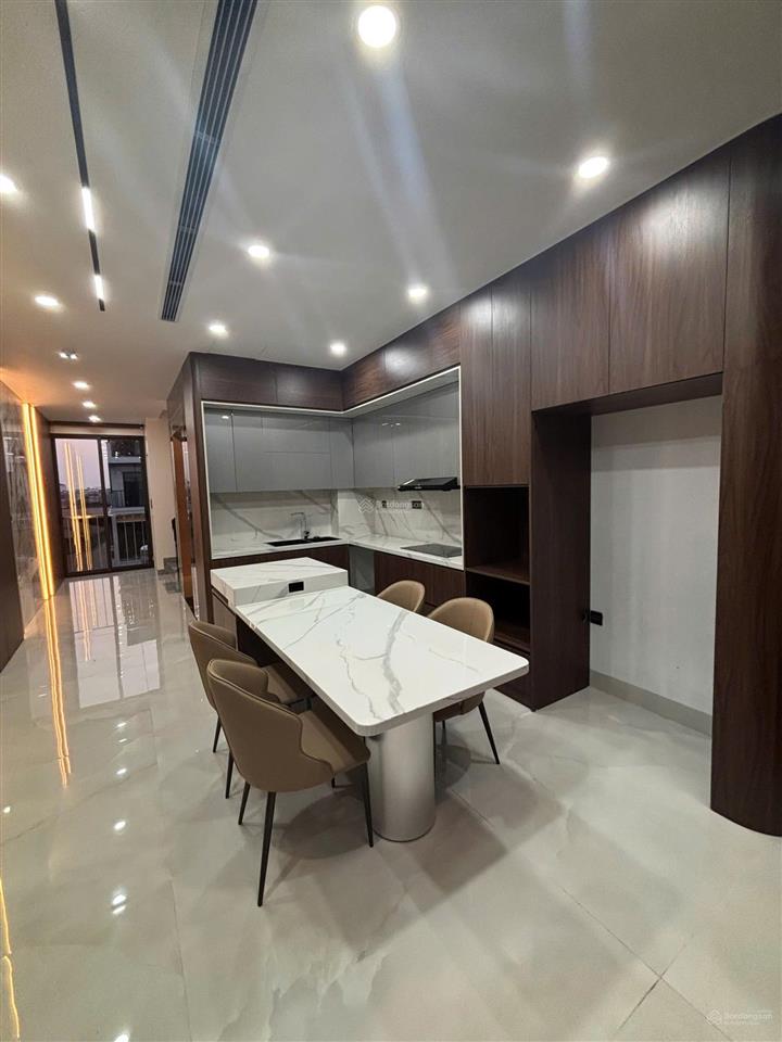 Nhà 50/65m2 7 tầng, thang máy, gara 2 ô tô, full nội thất ở gần công viên ngọc thụy, long biên hn