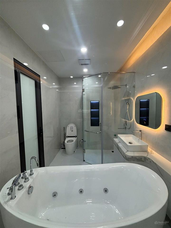 Nhà 50/65m2 7 tầng, thang máy, gara 2 ô tô, full nội thất ở gần công viên ngọc thụy, long biên hn
