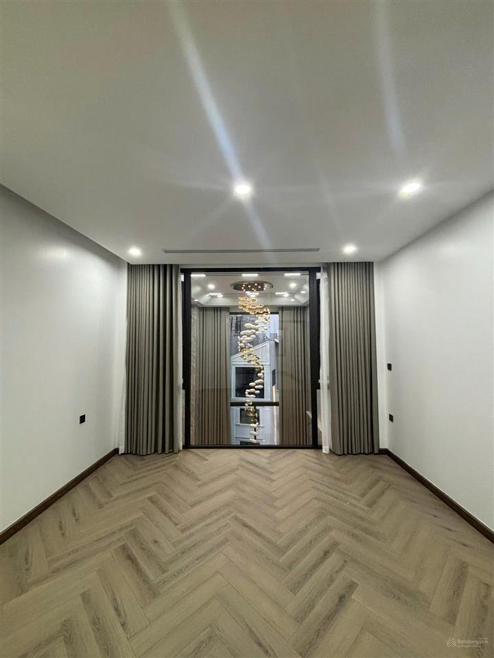 Nhà 50/65m2 7 tầng, thang máy, gara 2 ô tô, full nội thất ở gần công viên ngọc thụy, long biên hn