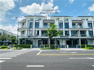 Thanh toán trước 5 tỷ nhận nhà ngay, nhà phố gladia by the waters 102m2 mặt tiền đường chính 25m