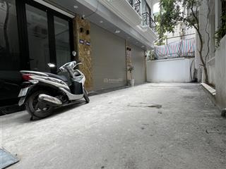 Bán nhà phố dịch vọng hậu. 45m2 5 tầng, mặt tiền 4,1m. nhà đẹp ngõ nông, sạch sẽ. giá 9,8 tỷ