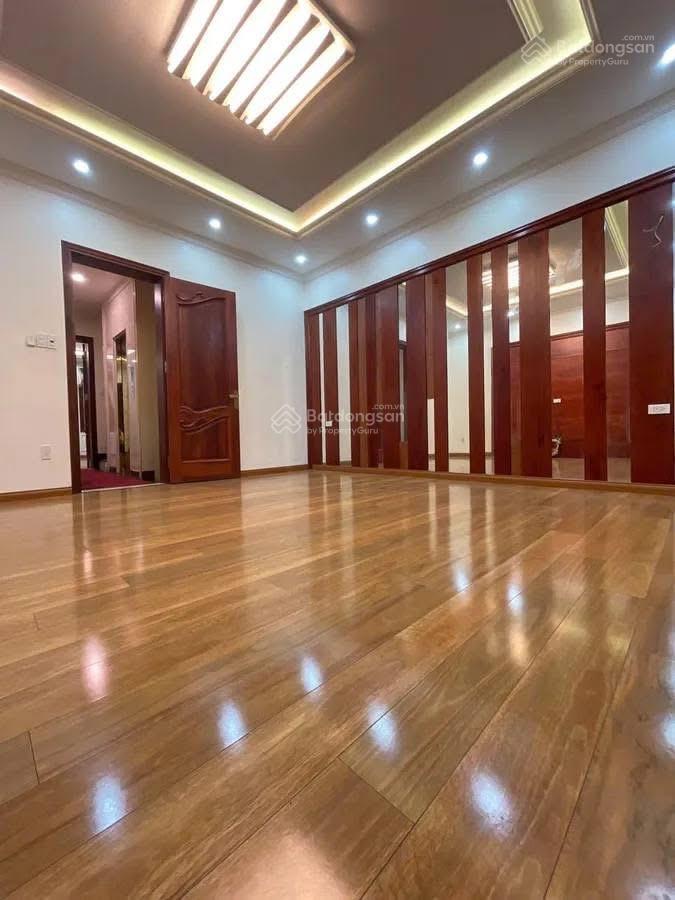 Bán nhà phố trung kính . 52m2 7 tầng , mt 4m , thang máy, tô tránh , nhà 2 thoáng , giá 28