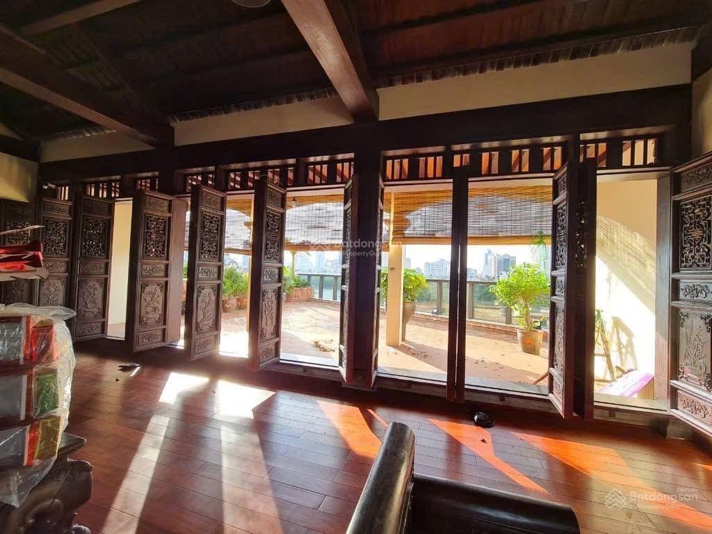 Bán nhà phố trung kính . 52m2 7 tầng , mt 4m , thang máy, tô tránh , nhà 2 thoáng , giá 28