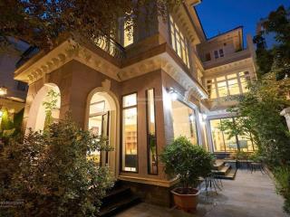 Bán nhà biệt thự tại đtm dịch vọng, 124 tỷ, 250m2 , 4 tầng , lô góc , vỉa hè 3m
