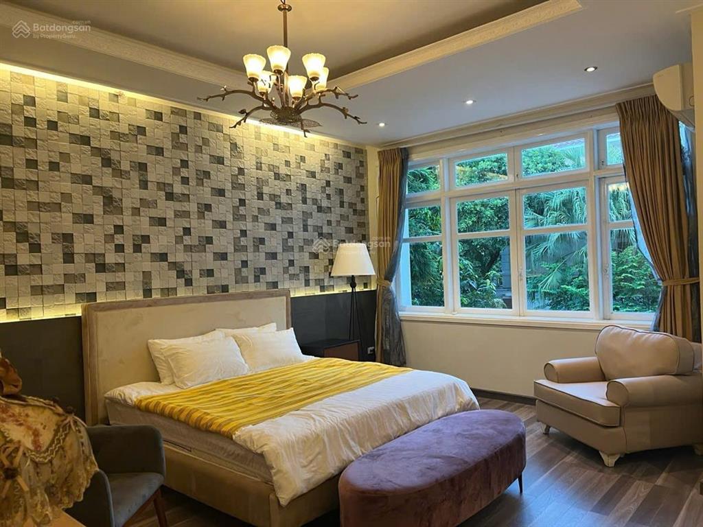 Bán biệt thự cầu giấy ,250m2 , 4 tầng , lô góc , vỉa hè 3m , khu đô thị dịch vọng , giá 124 tỷ