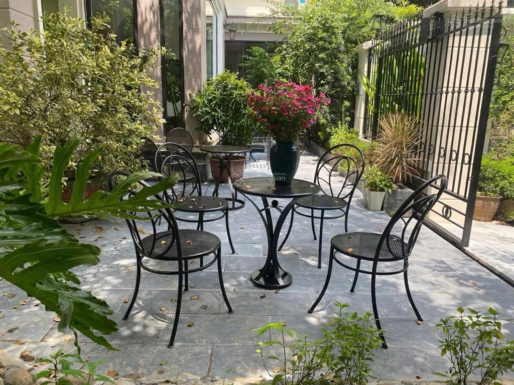 Bán biệt thự cầu giấy ,250m2 , 4 tầng , lô góc , vỉa hè 3m , khu đô thị dịch vọng , giá 124 tỷ
