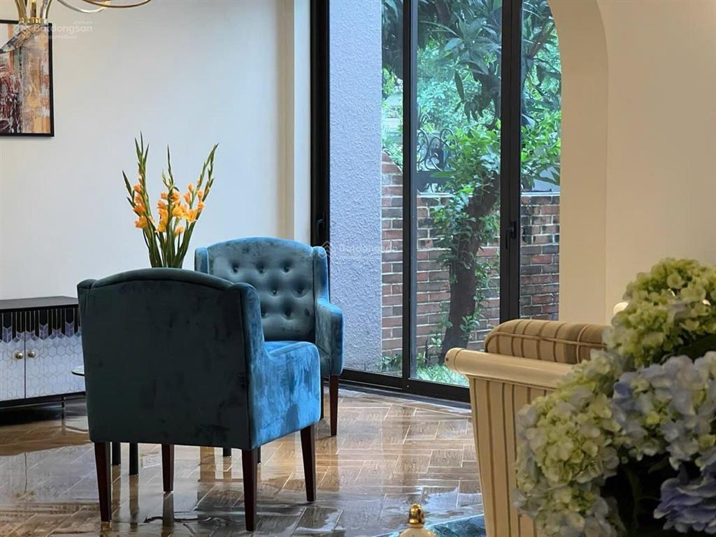 Bán biệt thự cầu giấy ,250m2 , 4 tầng , lô góc , vỉa hè 3m , khu đô thị dịch vọng , giá 124 tỷ