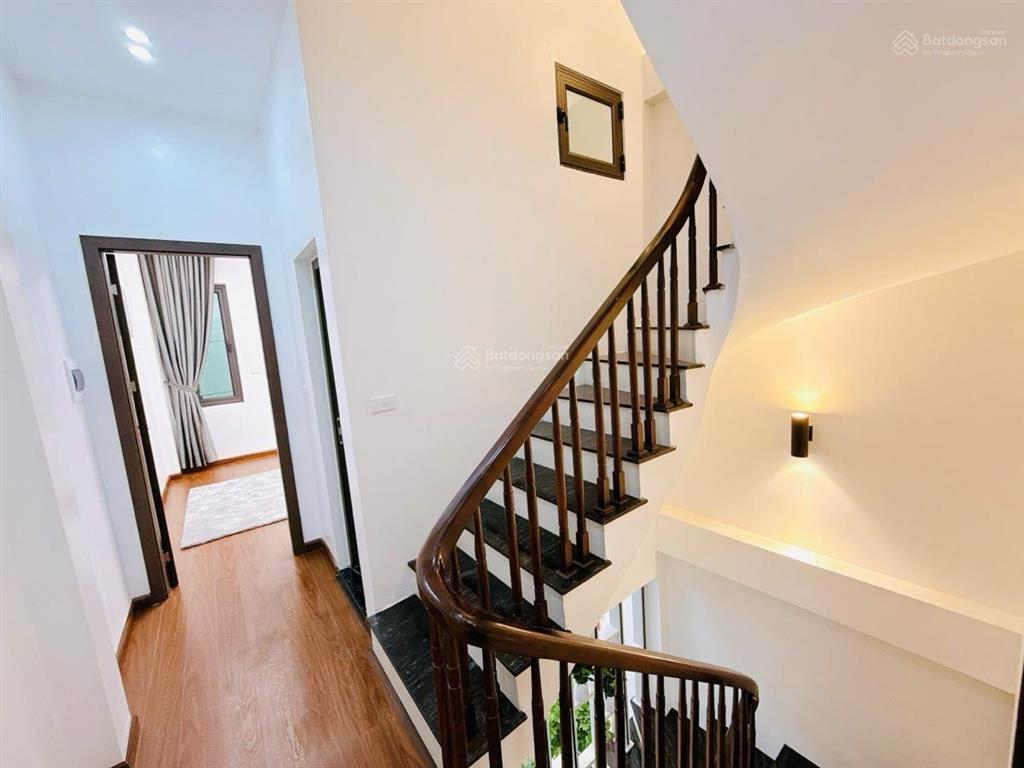 Bán nhà cầu giấy. 45m2 6 tầng mt 4m , nhà đẹp , ngõ rộng . cách phố 60m. giá 12,9 tỷ