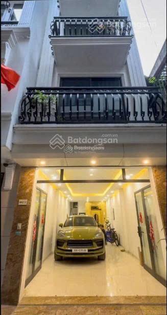 Bán nhà cầu giấy. 45m2 6 tầng mt 4m , nhà đẹp , ngõ rộng . cách phố 60m. giá 12,9 tỷ