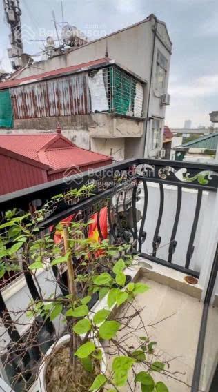 Bán nhà cầu giấy. 45m2 6 tầng mt 4m , nhà đẹp , ngõ rộng . cách phố 60m. giá 12,9 tỷ