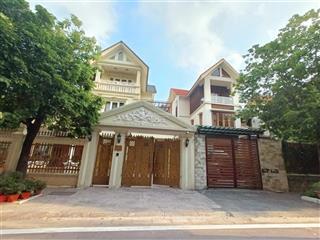 Chính chủ cần bán gấp biệt thự khu lão thành cách mạng  phố trần kim xuyến 180m2 giá 66 tỷ.