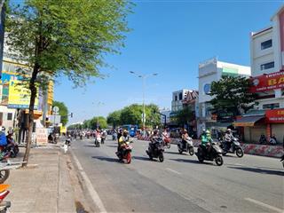 Bán nhà mặt tiền ngay đại học công thương, dt 10x46m, vị trí tuyệt vời để xây căn hộ dịch vụ!