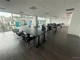 Chính chủ cho thuê văn phòng 290m2 có sẵn bàn ghế giá giảm cực ưu đãi mặt tiền đường đinh bộ lĩnh