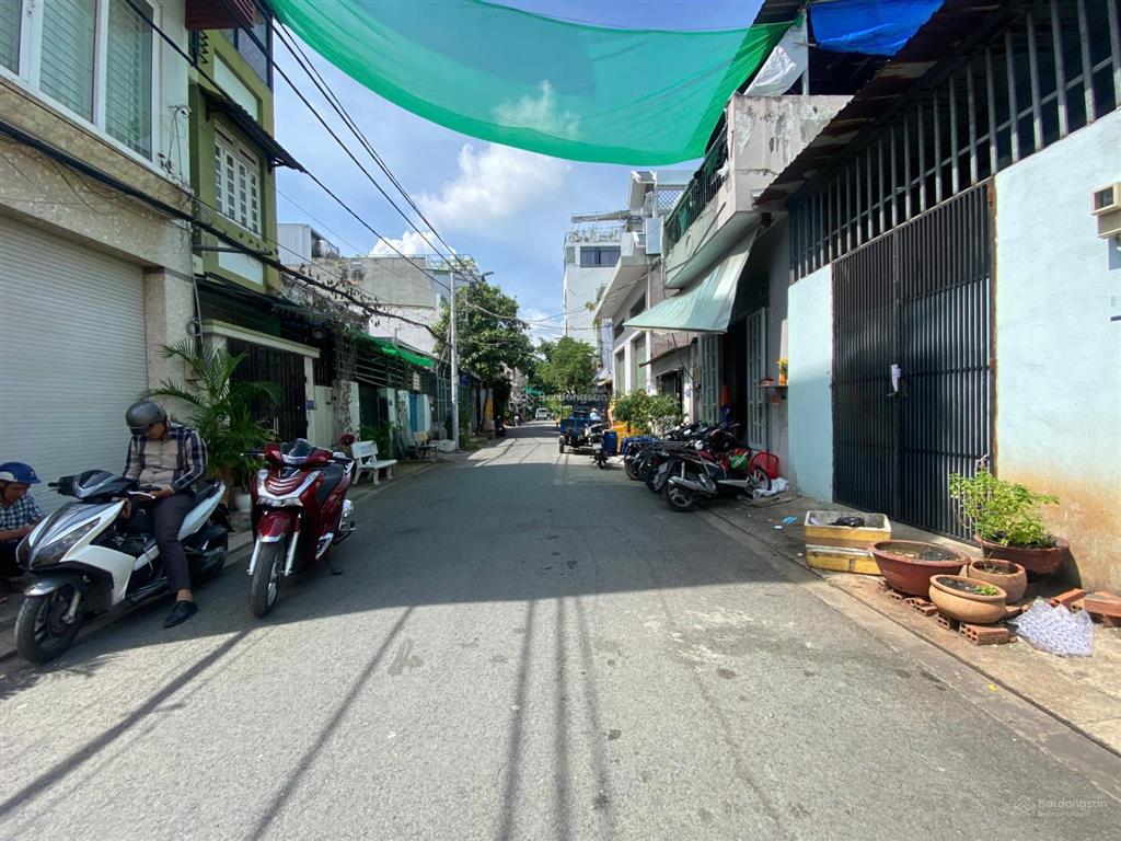 Bán cặp nhà ngang 8m mã lò. dt (8m x 17m) cấp 4, giá 9,7 tỷ bớt lộc. đường nhựa 8m thông